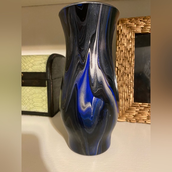 Glass Vase 💙 - Picture 2 of 2